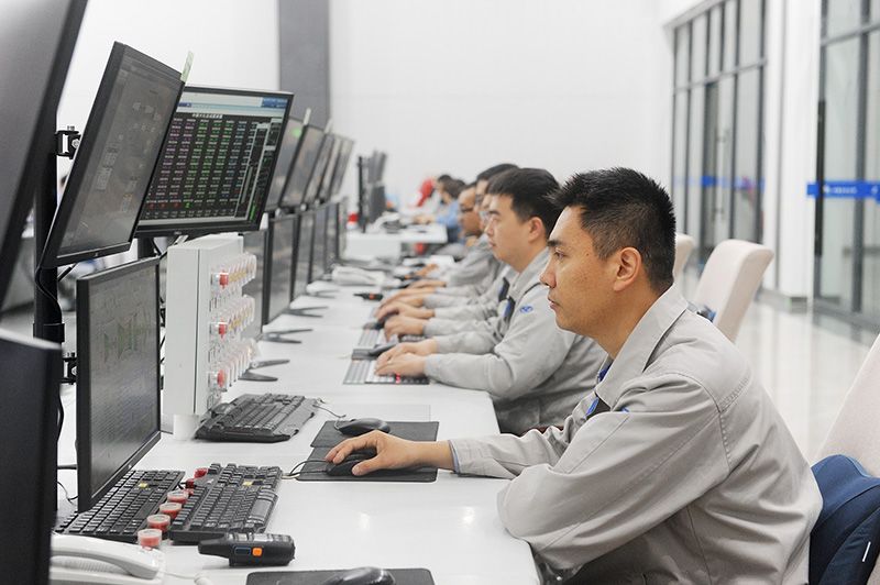 国庆坚守：岗位上的动人画卷