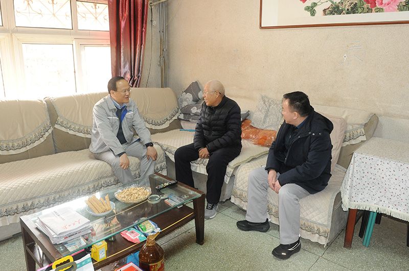 公司党委发展节前走访慰问活动